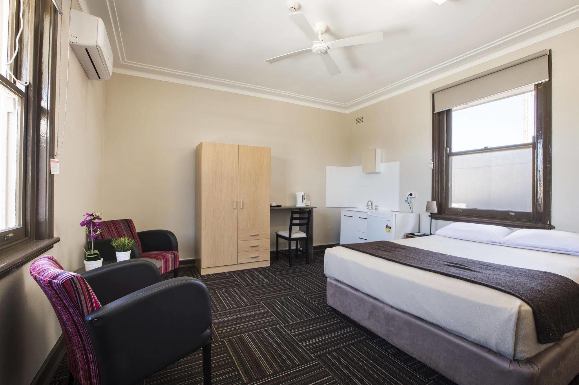 Toongabbie Hotel Блэктаун Экстерьер фото