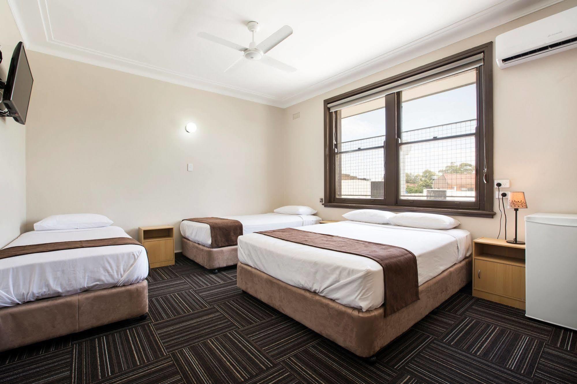 Toongabbie Hotel Блэктаун Экстерьер фото