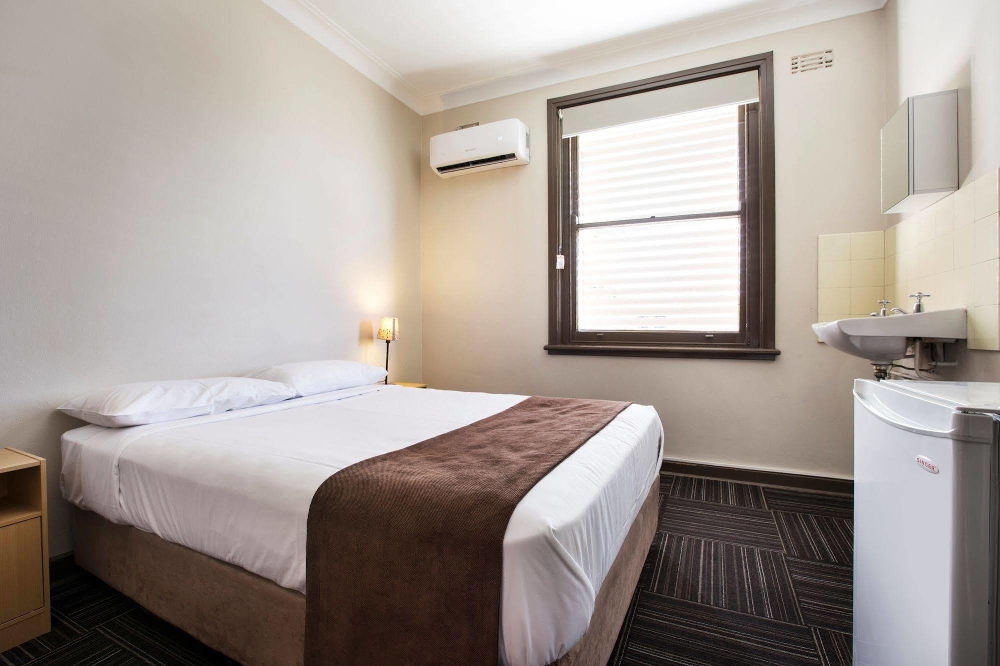 Toongabbie Hotel Блэктаун Экстерьер фото